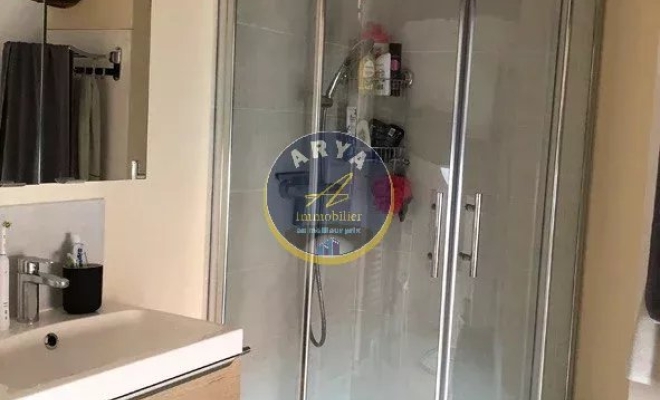Ensemble immobilier 130 m2 dont 110 m2 habitable situé à Fleurey-sur-Ouche, entièrement rénové, composé d’une maison de village et d’un appartement, vendu loué, ARYA IMMOBILIER, estimation gratuite sous 48h