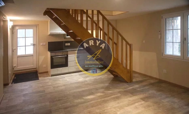 Ensemble immobilier 130 m2 dont 110 m2 habitable situé à Fleurey-sur-Ouche, entièrement rénové, composé d’une maison de village et d’un appartement, vendu loué, ARYA IMMOBILIER, estimation gratuite sous 48h