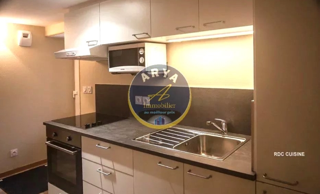 Ensemble immobilier 130 m2 dont 110 m2 habitable situé à Fleurey-sur-Ouche, entièrement rénové, composé d’une maison de village et d’un appartement, vendu loué, ARYA IMMOBILIER, estimation gratuite sous 48h