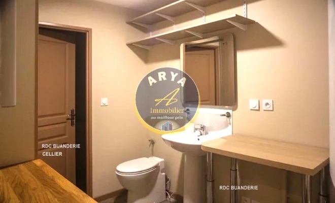 Ensemble immobilier 130 m2 dont 110 m2 habitable situé à Fleurey-sur-Ouche, entièrement rénové, composé d’une maison de village et d’un appartement, vendu loué, ARYA IMMOBILIER, estimation gratuite sous 48h