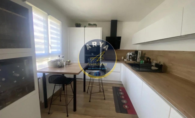 Belle maison de plain-pied, rénovée à neuve, trois chambres, belle vue, sous-sol complet, ARYA Immobilier, estimation gratuite sous 48 h