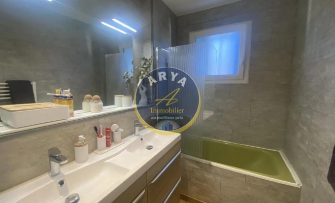 Belle maison de plain-pied, rénovée à neuve, trois chambres, belle vue, sous-sol complet, ARYA Immobilier, estimation gratuite sous 48 h