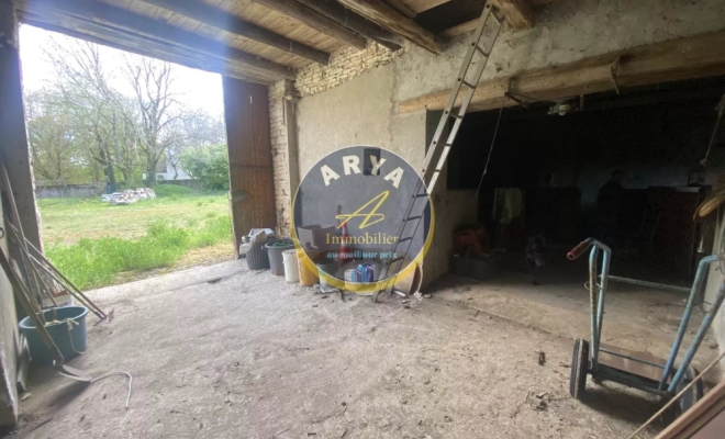 Belle grange en pierre à rénover avec jardin à Darois, ARYA Immobilier, estimation gratuite sous 48 H