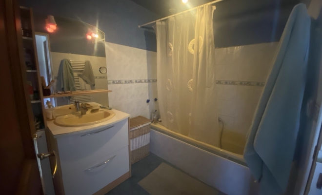 Charmante maison en pierre en bon état, lumineuse et au calme, trois grandes chambres, possibilité 4 chambres, jardin privatif et terrasse intime, à Ancey , 5 minutes de Fleurey-sur-Ouche, ARYA IMMOBILIER, estimation gratuite sous 48h
