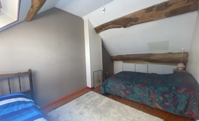 Charmante maison en pierre en bon état, lumineuse et au calme, trois grandes chambres, possibilité 4 chambres, jardin privatif et terrasse intime, à Ancey , 5 minutes de Fleurey-sur-Ouche, ARYA IMMOBILIER, estimation gratuite sous 48h
