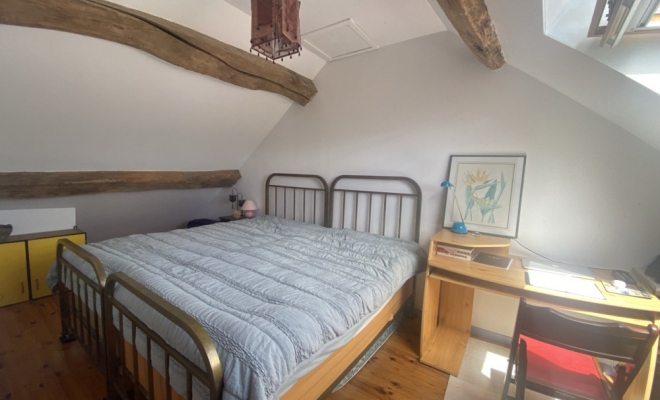 Charmante maison en pierre en bon état, lumineuse et au calme, trois grandes chambres, possibilité 4 chambres, jardin privatif et terrasse intime, à Ancey , 5 minutes de Fleurey-sur-Ouche, ARYA IMMOBILIER, estimation gratuite sous 48h