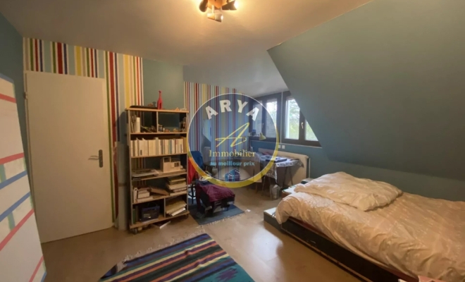 Maison au calme à Talant, 4 chambres dont une au rez-de-chaussée, garage et beau jardin, ARYA Immobilier, estimation gratuite sous 48 h 