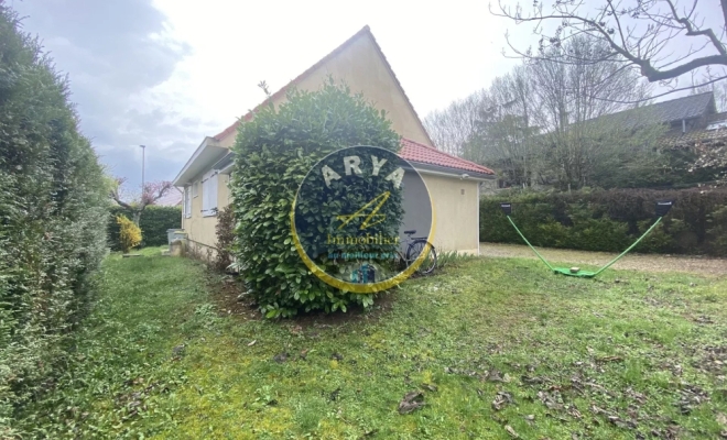 Maison au calme à Talant, 4 chambres dont une au rez-de-chaussée, garage et beau jardin, ARYA Immobilier, estimation gratuite sous 48 h 