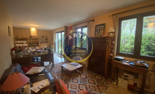 Maison au calme à Talant, 4 chambres dont une au rez-de-chaussée, garage et beau jardin, ARYA Immobilier, estimation gratuite sous 48 h 