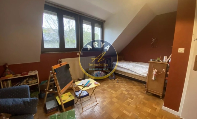 Maison au calme à Talant, 4 chambres dont une au rez-de-chaussée, garage et beau jardin, ARYA Immobilier, estimation gratuite sous 48 h 