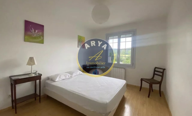 Belle maison de plain-pied, belle terrasse intime, beau terrain clos de 1000 m2, 4 chambres, garage, sous -sol complet, à Fleurey-sur-Ouche, ARYA IMMOBILIER, estimation gratuite sous 48h