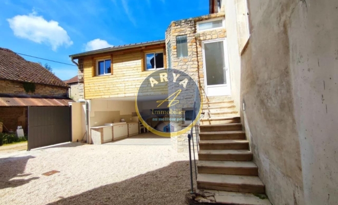 Grande maison du XVIII ème entièrement rénovée, ARYA Immobilier, estimation gratuite sous 48 h 