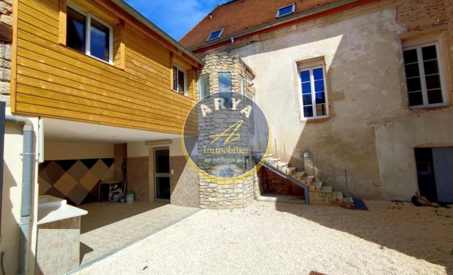 Grande maison du XVIII ème entièrement rénovée, ARYA Immobilier, estimation gratuite sous 48 h 