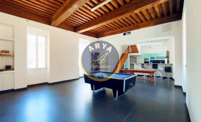 Grande maison du XVIII ème entièrement rénovée, ARYA Immobilier, estimation gratuite sous 48 h 