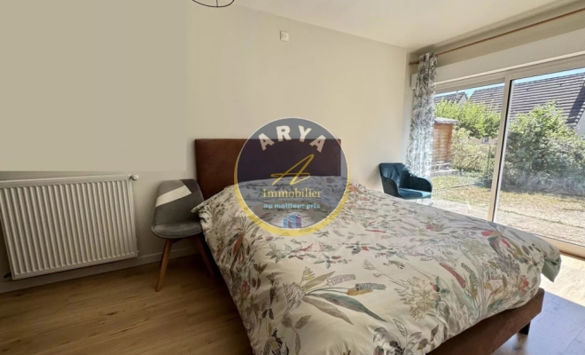 Chambre de 14 m2 avec accès jardin et dressing attenant Agence ARYA IMMOBILIER située 3 Grande Rue du Haut à Fleurey-Sur-Ouche estimation gratuite sous 48h (maison, appartement, grange, immeuble, terrain, etc.)