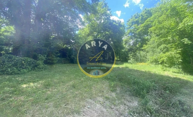 Beau terrain constructible de 1000 m2, plat et non viabilisé, situé à Pont de Pany