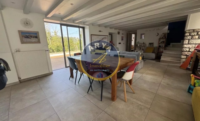 Belle maison en pierre de 203 m2 avec vue dégagée et sans vis-à-vis, 6 chambres, 1200 m² de terrain à Fleurey-Sur-Ouche, ARYA IMMOBILIER, estimation gratuite sous 48 h