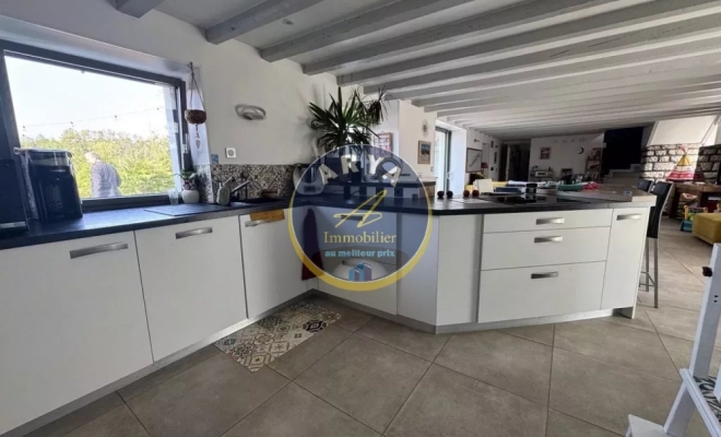 Belle maison en pierre de 203 m2 avec vue dégagée et sans vis-à-vis, 6 chambres, 1200 m² de terrain à Fleurey-Sur-Ouche, ARYA IMMOBILIER, estimation gratuite sous 48 h