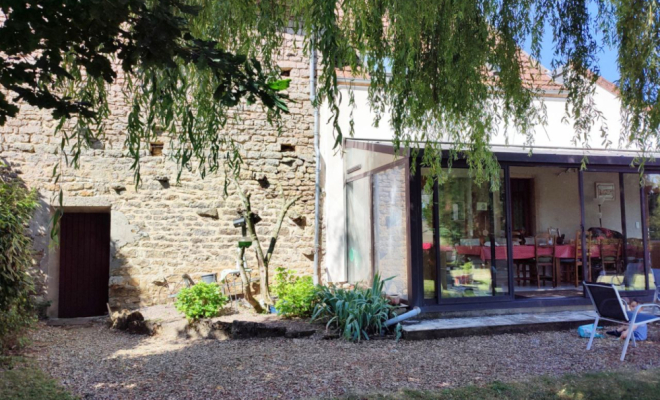Belle maison en pierre avec de grandes dépendances, Dijon, ARYA Immobilier