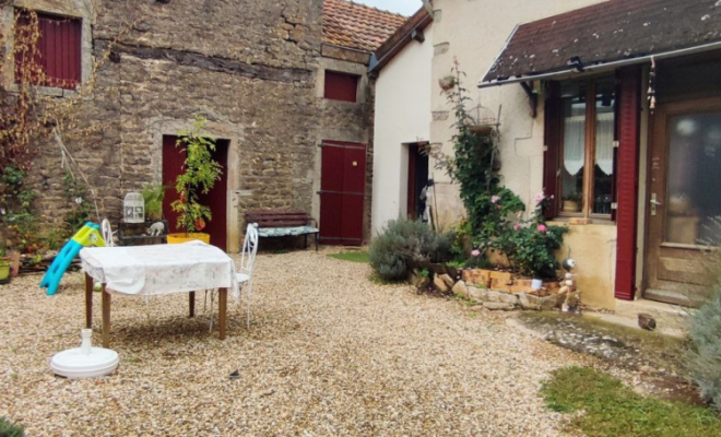 Belle maison en pierre avec de grandes dépendances, Dijon, ARYA Immobilier