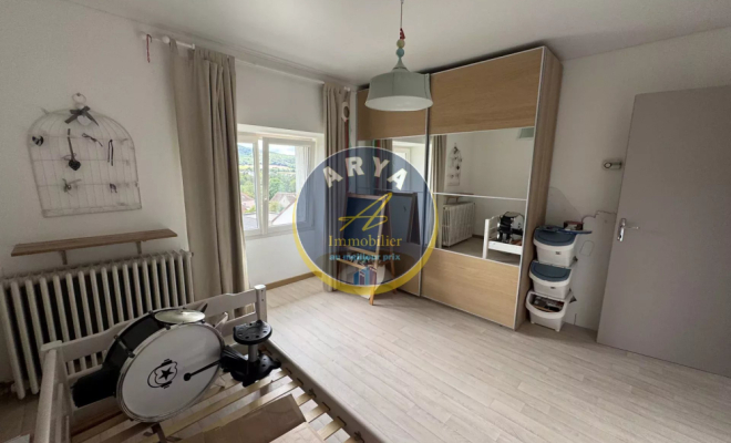 Maison avec cachet de 92m2 et belle vue sur la vallée de l’Ouche, 3 chambres, terrasse de 30m2, ARYA Immobilier, estimation gratuite sous 48 h