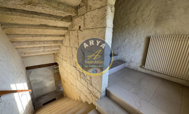 Maison de caractère avec grand terrain, dépendances et vue dégagée – Turcey, ARYA IMMOBILIER, estimation gratuite sous 48 h