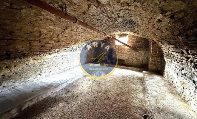 Maison de caractère avec grand terrain, dépendances et vue dégagée – Turcey, ARYA IMMOBILIER, estimation gratuite sous 48 h