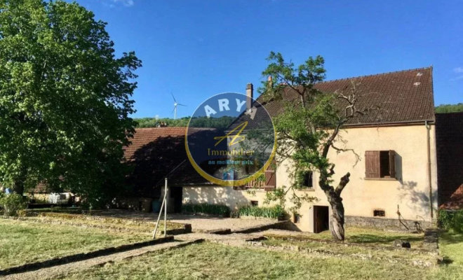 Maison de caractère avec grand terrain, dépendances et vue dégagée – Turcey, ARYA IMMOBILIER, estimation gratuite sous 48 h