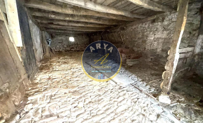 Maison de caractère avec grand terrain, dépendances et vue dégagée – Turcey, ARYA IMMOBILIER, estimation gratuite sous 48 h