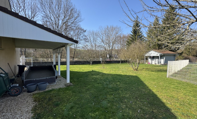 Maison de plain pied comprenant 3 chambres, terrasse, jardin et double garage – Blaisy-Bas, ARYA Immobilier estimation gratuite sous 48h 