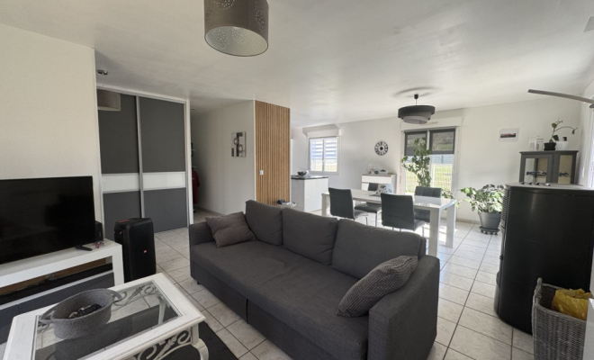 Maison de plain pied comprenant 3 chambres, terrasse, jardin et double garage – Blaisy-Bas, ARYA Immobilier estimation gratuite sous 48h 