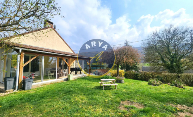 Belle maison de plain-pied sur sous-sol complet, grande véranda, belle vue sans vis-à-vis, Saint-Victor- Sur-Ouche