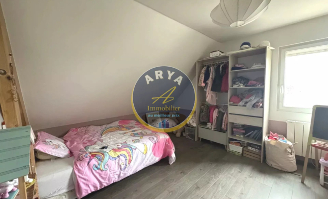 Maison familiale 5 chambres – Vue dégagée – Véranda – Sous-sol complet – Terrain 1782 m² – Gergueil, Dijon, ARYA Immobilier