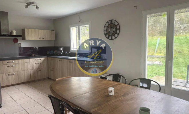 Maison familiale 5 chambres – Vue dégagée – Véranda – Sous-sol complet – Terrain 1782 m² – Gergueil, Dijon, ARYA Immobilier