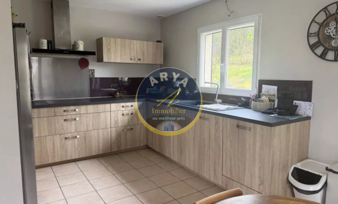 Maison familiale 5 chambres – Vue dégagée – Véranda – Sous-sol complet – Terrain 1782 m² – Gergueil, Dijon, ARYA Immobilier