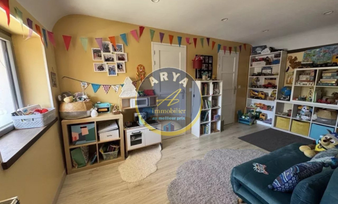 Belle maison en pierre de 203 m2 avec vue dégagée et sans vis-à-vis, 6 chambres, 1200 m² de terrain à Fleurey-Sur-Ouche, ARYA IMMOBILIER, estimation gratuite sous 48 h