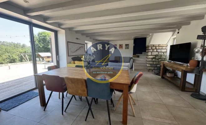 Belle maison en pierre de 203 m2 avec vue dégagée et sans vis-à-vis, 6 chambres, 1200 m² de terrain à Fleurey-Sur-Ouche, ARYA IMMOBILIER, estimation gratuite sous 48 h