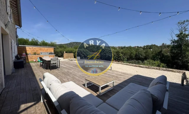 Belle maison en pierre de 203 m2 avec vue dégagée et sans vis-à-vis, 6 chambres, 1200 m² de terrain à Fleurey-Sur-Ouche, ARYA IMMOBILIER, estimation gratuite sous 48 h