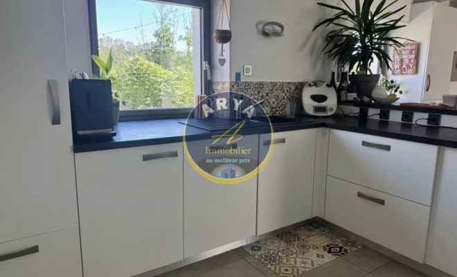 Belle maison en pierre de 203 m2 avec vue dégagée et sans vis-à-vis, 6 chambres, 1200 m² de terrain à Fleurey-Sur-Ouche, ARYA IMMOBILIER, estimation gratuite sous 48 h