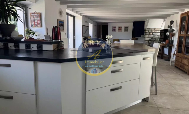 Belle maison en pierre de 203 m2 avec vue dégagée et sans vis-à-vis, 6 chambres, 1200 m² de terrain à Fleurey-Sur-Ouche, ARYA IMMOBILIER, estimation gratuite sous 48 h