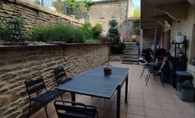 Ancienne maison en pierre avec jardin , Dijon, ARYA Immobilier