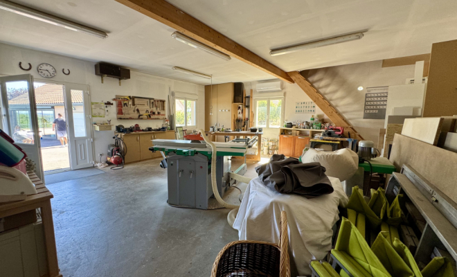 MAISON DE PLAIN-PIED AVEC PISCINE, ATELIER ET DÉPENDANCES – ENVIRONNEMENT CALME ET PRÉSERVÉ, Dijon, ARYA Immobilier