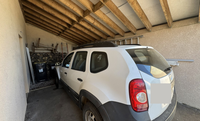 Abril voiture avec accès atelier Salle de douche à l’italienne avec rangements sur mesure Bureau avec rangement sur mesure intégré MAISON DE PLAIN-PIED AVEC PISCINE, ATELIER ET DÉPENDANCES – ENVIRONNEMENT CALME ET PRÉSERVÉ, Dijon, ARYA Immobilier 
