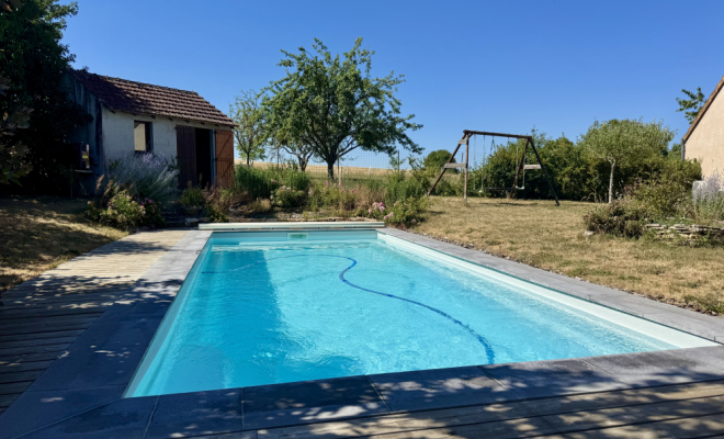 Piscine chauffée avec pool house MAISON DE PLAIN-PIED AVEC PISCINE, ATELIER ET DÉPENDANCES – ENVIRONNEMENT CALME ET PRÉSERVÉ, Dijon, ARYA Immobilier