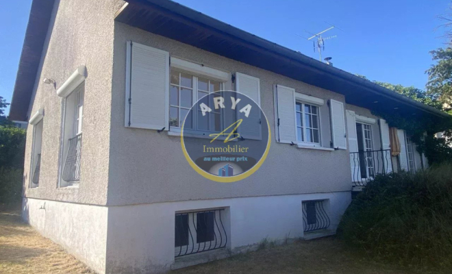 Maison de plain-pied lumineuse et au calme d'une impasse, cinq chambres, sous-sol complet, garage double, beau terrain, ARYA Immobilier, estimation gratuite sous 48h
