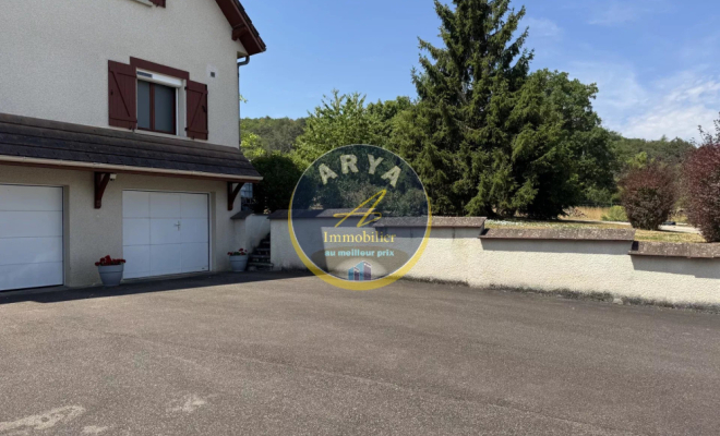 Belle propriété familiale avec piscine, sous-sol complet et vaste terrain arboré, ARYA Immobilier, estimation gratuite sous 48h