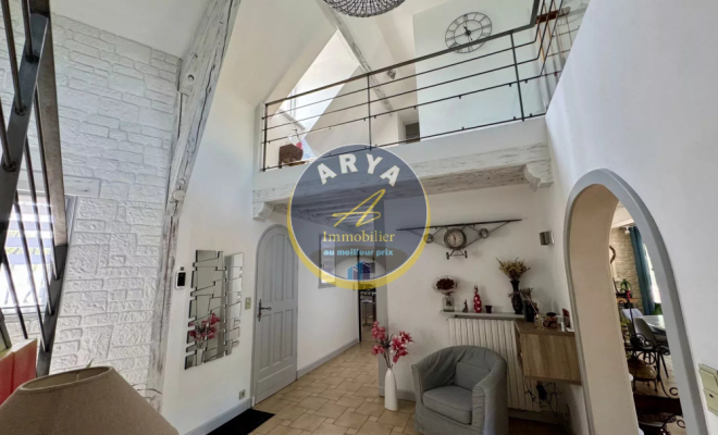 Belle propriété familiale avec piscine, sous-sol complet et vaste terrain arboré, ARYA Immobilier, estimation gratuite sous 48h