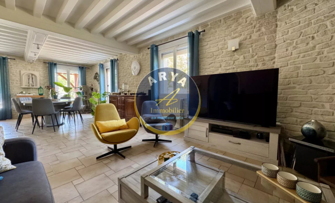 Belle propriété familiale avec piscine, sous-sol complet et vaste terrain arboré, ARYA Immobilier, estimation gratuite sous 48h
