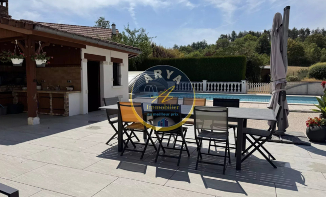 Belle propriété familiale avec piscine, sous-sol complet et vaste terrain arboré, ARYA Immobilier, estimation gratuite sous 48h