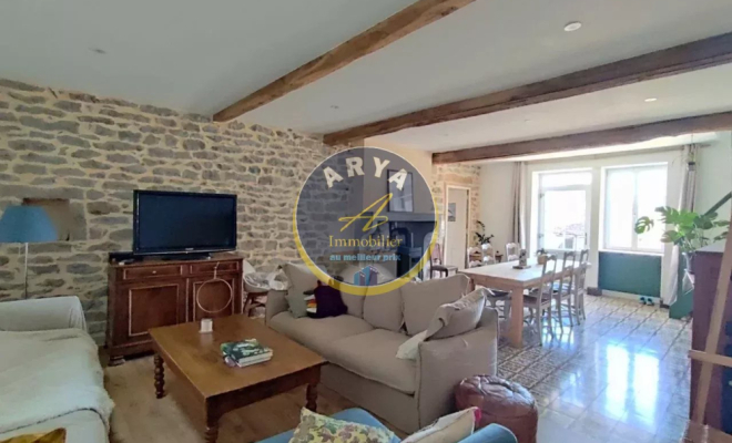 Jolie maison ancienne entièrement rénovée avec trois chambres et une grange, ARYA Immobilier, estimation gratuite sous 48h